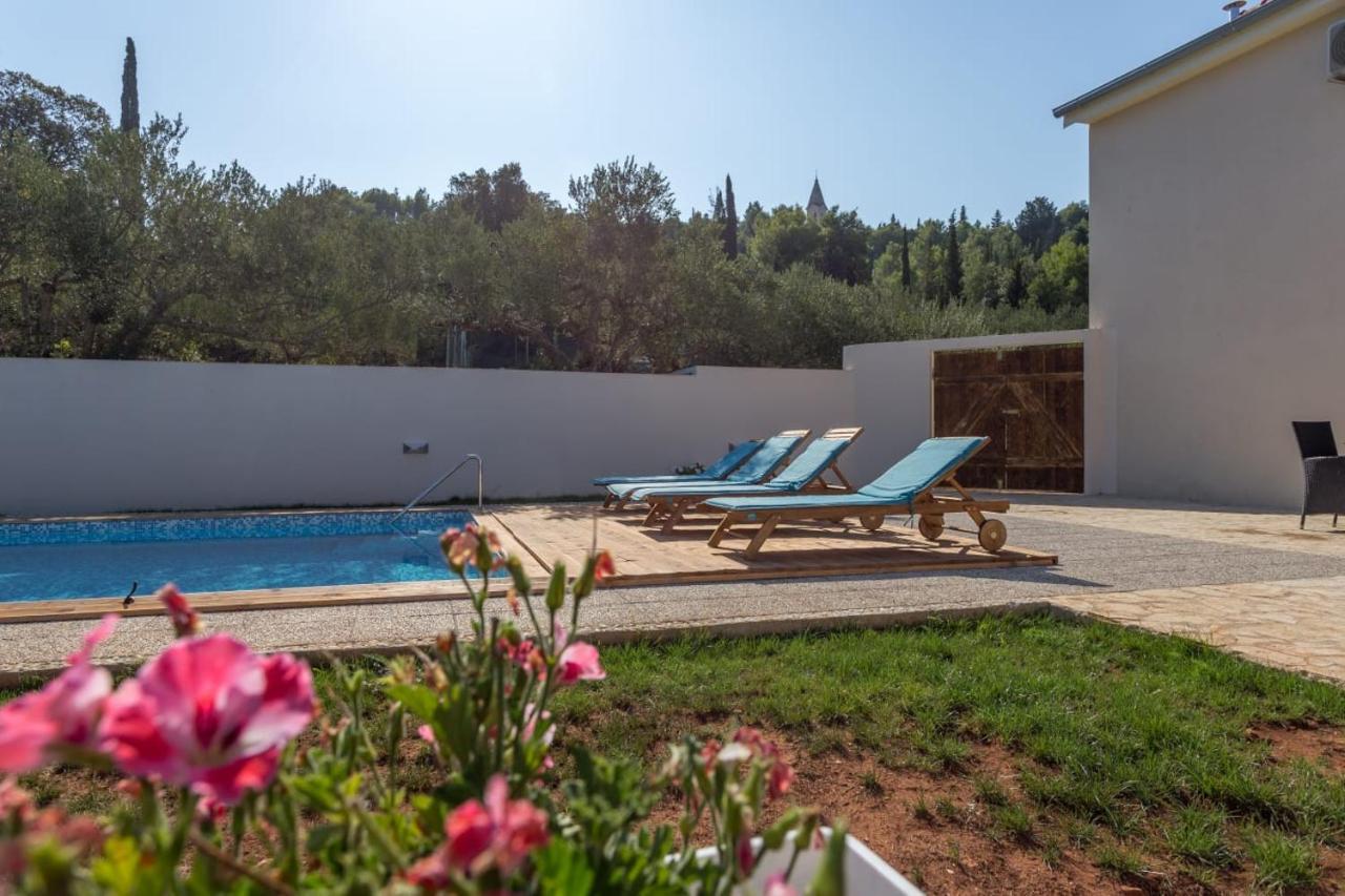 Holiday Home Antonija Stari Grad  Buitenkant foto